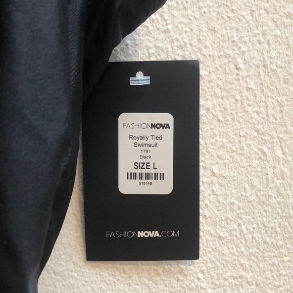 Fashion Nova One Piece Swimsuit - Picture 6 of 6